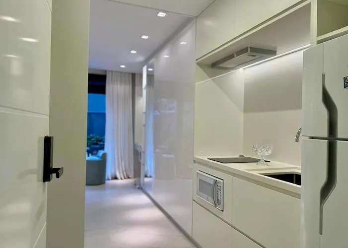 With Private Garden In Mont-serrat Apartamento